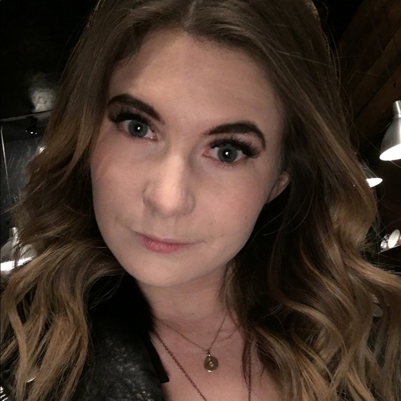 Meet your Posher, Claire! - Picture 2 of 3